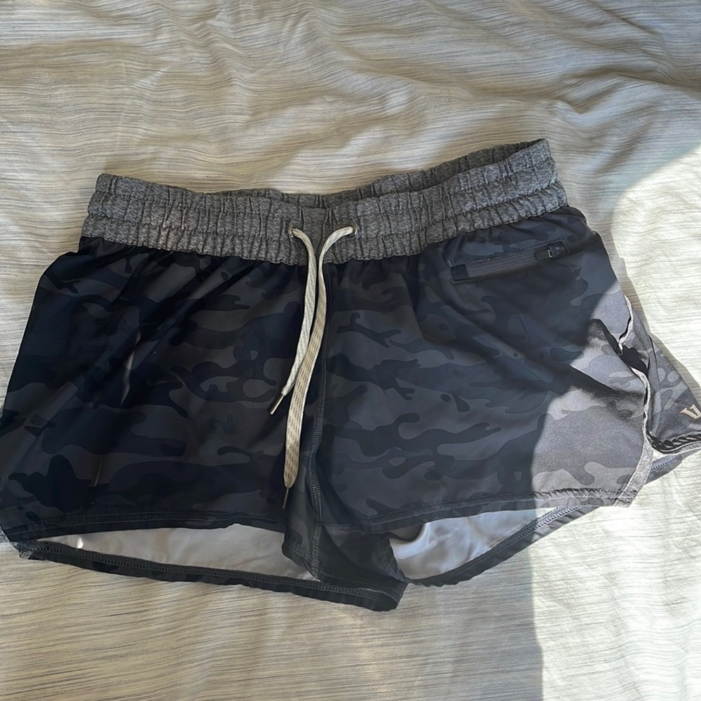 Womens vuori clementine shorts. Gently used $40